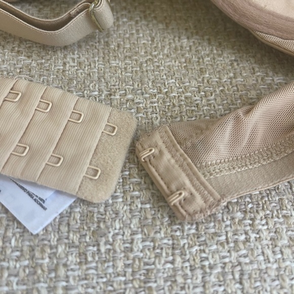 A Pea in the Pod Nursing Bra 36 DD - Picture 2 of 3